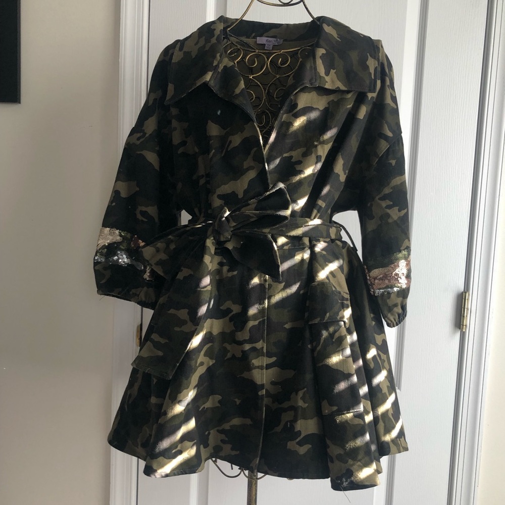 Camouflage peplum jacket. Come with belt, glitter detail on the back, puff sleev